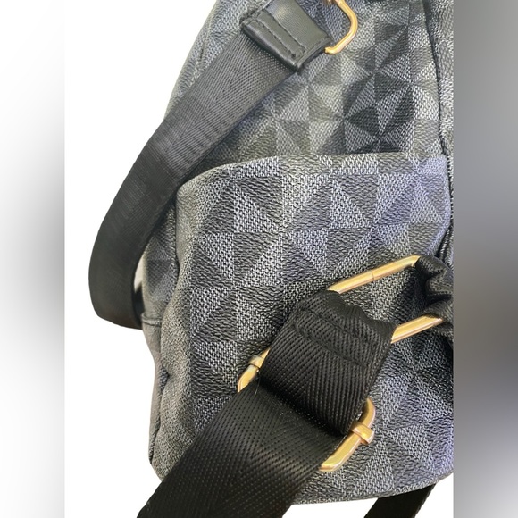 Backpack Purse with Triangle Print Preowned - Picture 4 of 9